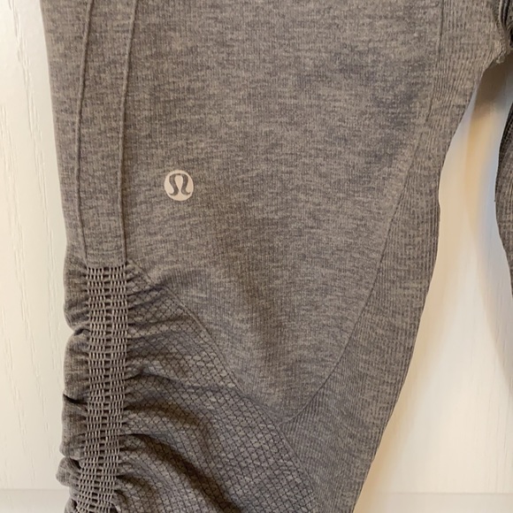 Lululemon tights/Capri ladies size 8 - Picture 3 of 5